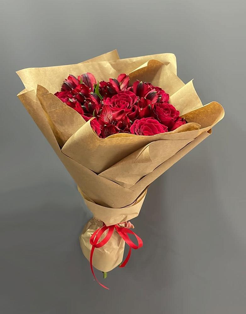 Букет цветов из: Альстромерии и Розы в Орда