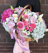Композиция солнечный день в Орда Цветочная композиция из Розы, Хризантемы, Пионы и Лизиантусы в корзине в Орда