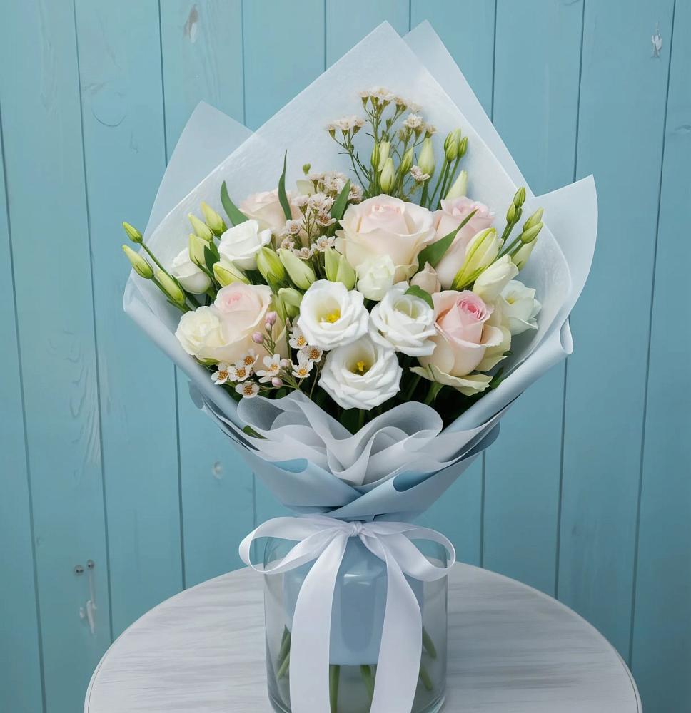 Букет цветов из: Розы и Лизиантусы в Орда