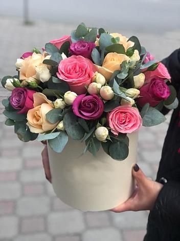 Цветочная композиция из Розы в шляпной коробке в Орда