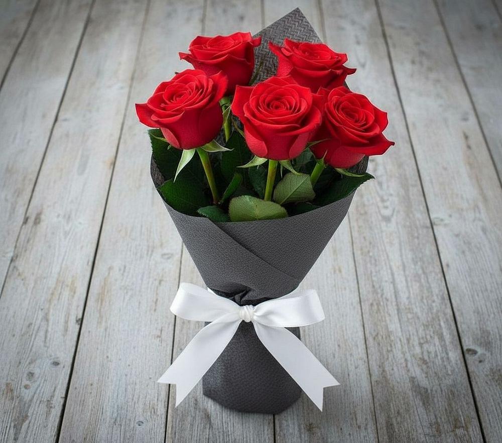 Букет 5 Красных роз Эдлесс Лав в Орда