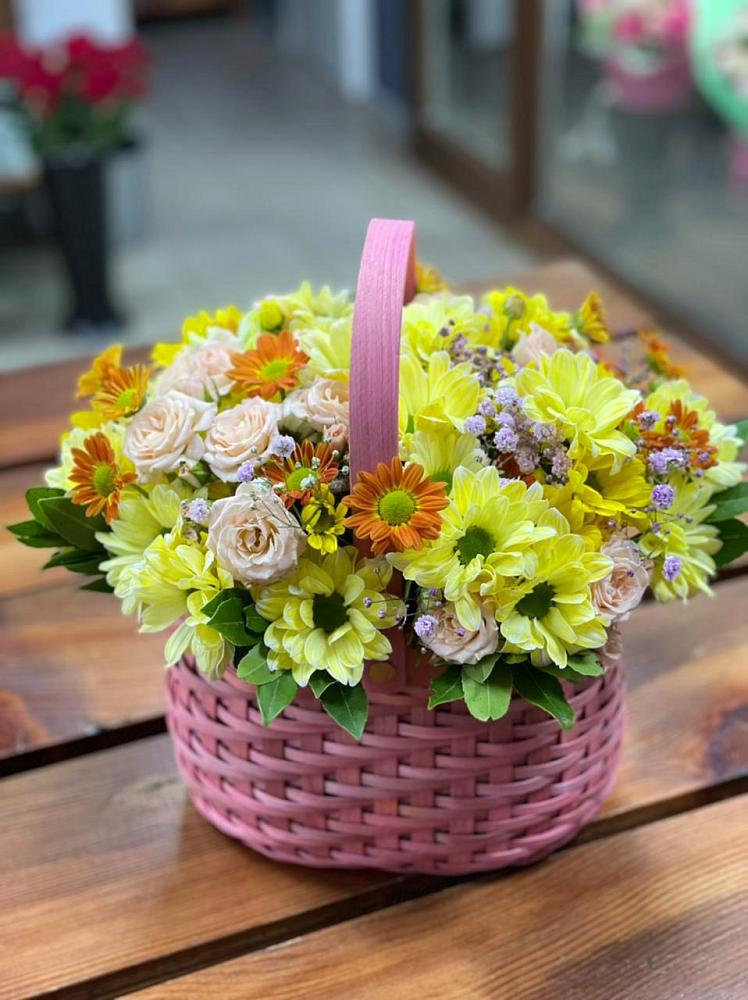 Цветочная композиция из Хризантемы и Розы в корзине в Орда