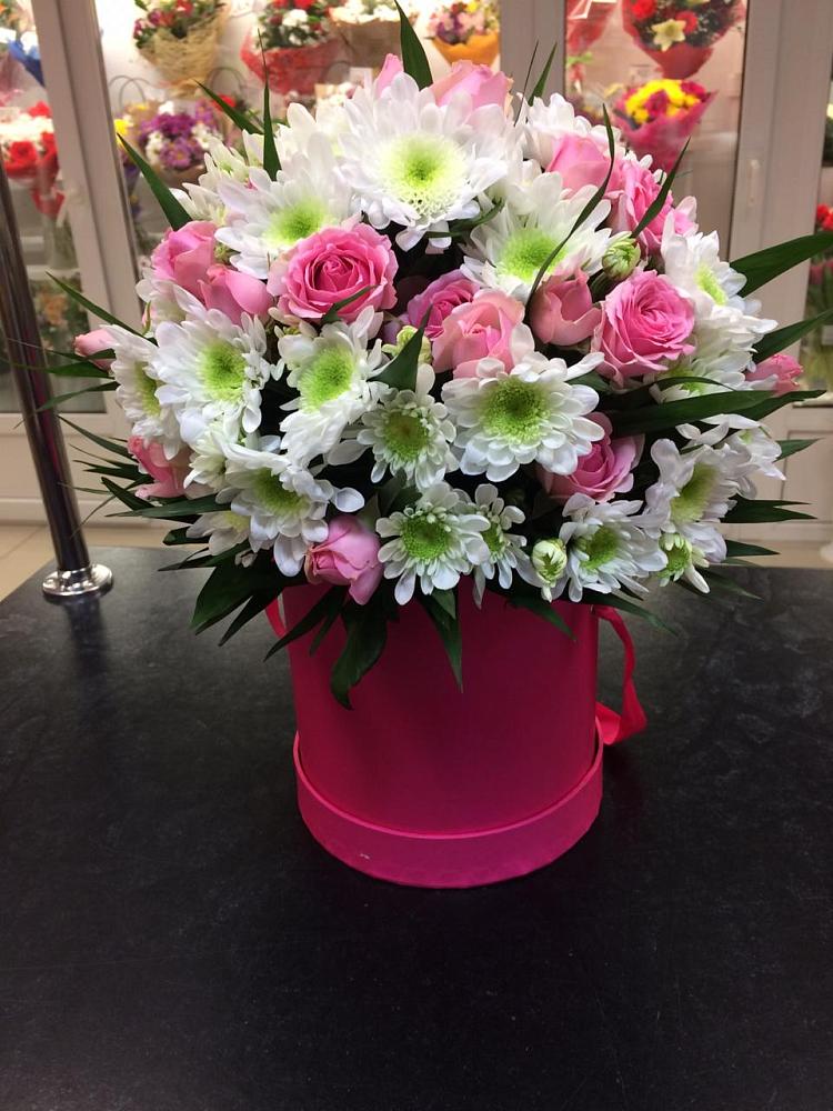 Цветочная композиция из Розы и Хризантемы в шляпной коробке в Орда