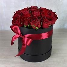 Цветочная композиция из Розы в шляпной коробке в Орда